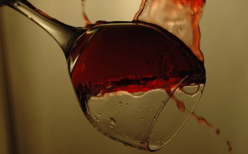 Ученые: Бокал вина также полезен как час занятий спортом