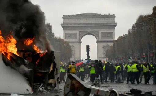 Протесты во Франции вспыхнули с новой силой