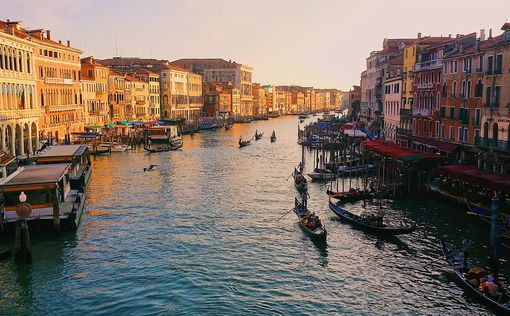 Туристов изгнали из Венеции из-за кофе под мостом