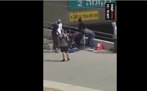 Видео: мигрант избивает женщину в Тель-Авиве