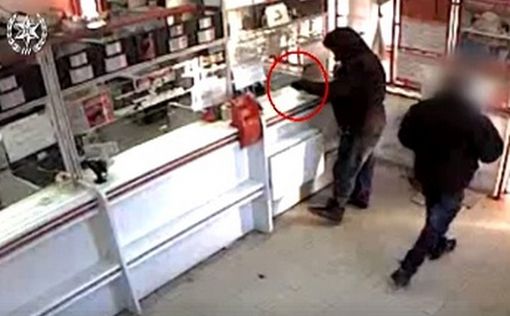 Видео: дерзкое ограбление почты в Рамле
