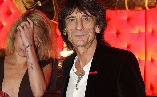 Гитарист Rolling Stones перенес операцию