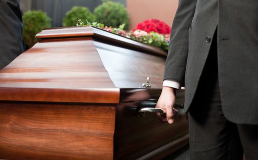 Пенсионер проснулся в гробу на собственных похоронах