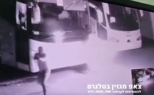 Видео: прогнали охранника и подожгли 8 автобусов