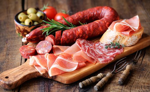 Употребление колбас увеличивает риск рака желудка