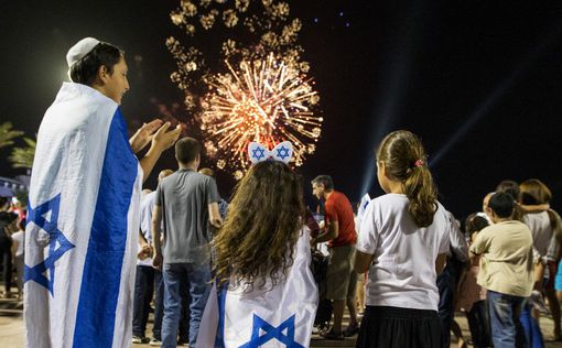 Израиль празднует и отмечает