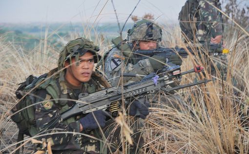 Филиппины: Военные США помогают в битве за Марави