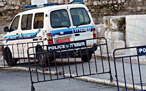 Коронавирус: израильским полицейским раздают маски