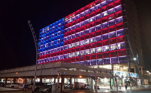Мэрию Тель-Авива осветили цветами флага США