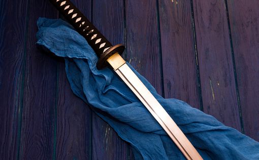Житель Ашдода атаковал жену с самурайским мечом