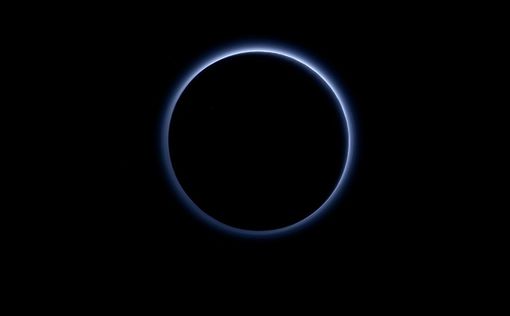 На Плутоне обнаружили голубое небо