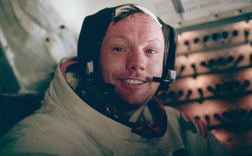 Личные вещи астронавта Нила Армстронга выставят на аукционах