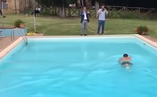 Министр Сальвини поплавал в бассейне местного мафиози