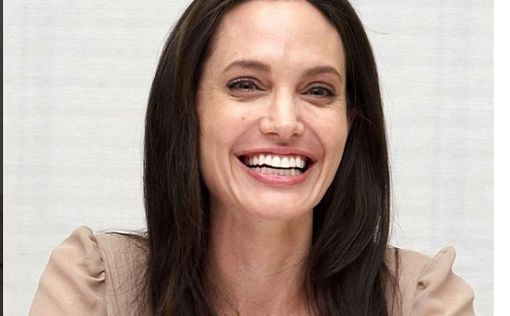 Анджелина Джоли купила виллу с 10 бассейнами