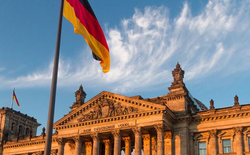 Германия назвала сравнение ФРГ с нацистами "абсурдным"