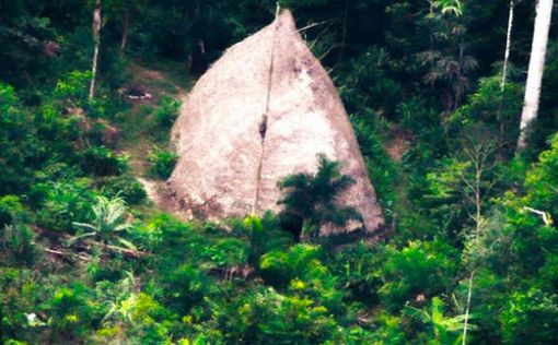 Беспилотник заснял изолированное племя в Амазонке