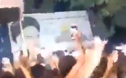 Видео: протестующие в Ираке сорвали проиранские плакаты