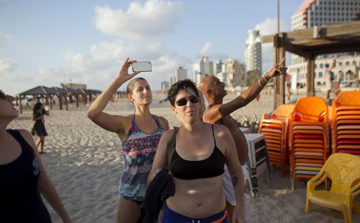 Туристы и ракетная тревога на тель-авивском пляже
