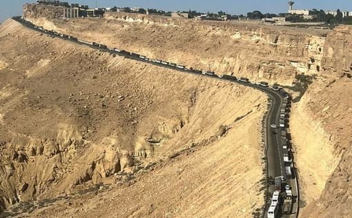 Гигантская пробка: Цав 9 блокируют колонну с помощью для Газы в Мицпе-Рамон