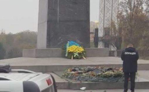 В Киеве вандалы залили цементом "Вечный огонь"