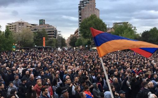 В Армении началась "Бархатная революция"