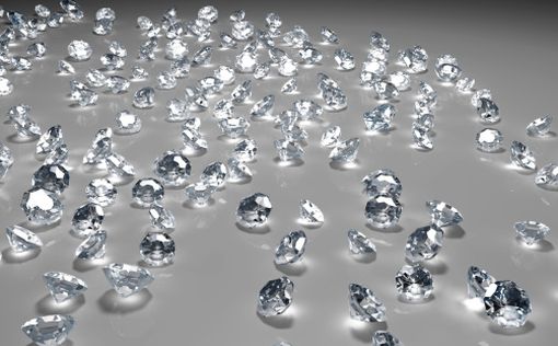 Израиль: таможенник нашел бриллианты в трусах контрабандиста