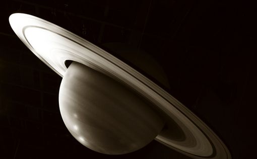 В Сети появилось авангардное кино про Сатурн