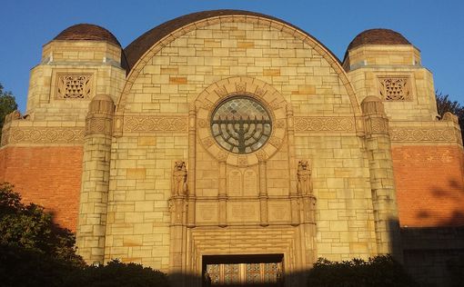 Арестован вандал, бросивший камень в окно синагоги