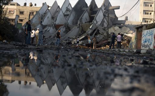Разрушенные многоэтажки в Газе