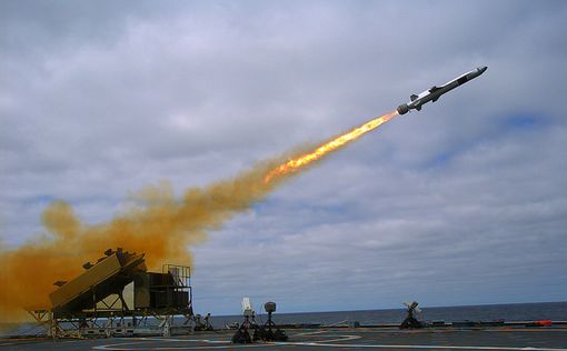 Иран провел пробные испытания морской ракеты