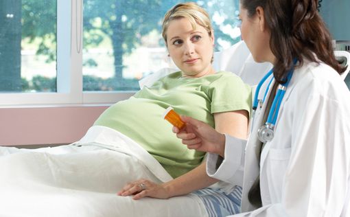 Ученые: беременным следует спать на левом боку