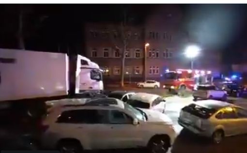 В Германии угнанный грузовик врезался в девять машин