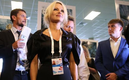 Памела Андерсон подарит российскую эко-шубу Меланье Трамп