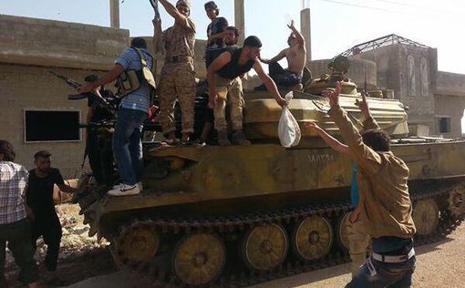 Сирия: Мятежники захватили крупную базу и горы оружия
