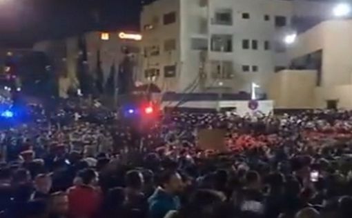 Разбомбите Тель-Авив: толпы демонстрантов атаковали посольство Израиля в Аммане