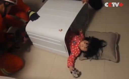 Пожарные спасли 2-летнюю китаянку из стиральной машины