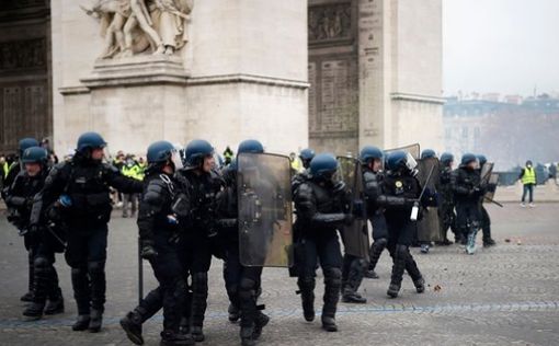 Париж готовится к очередной волне протестов