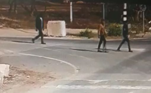 Видео: вооруженные террористы гуляют возле киббуца