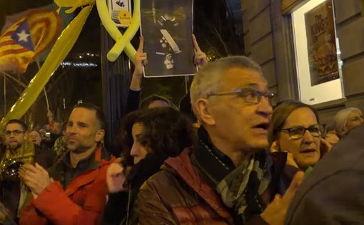 Короля Фелипе VI в Барселоне встретили протестами