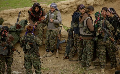 Курдские женщины атаковали ISIS автоматами и песнями