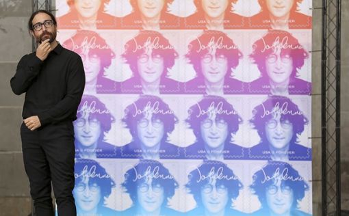 В США выпустили почтовую марку с портретом Джона Леннона