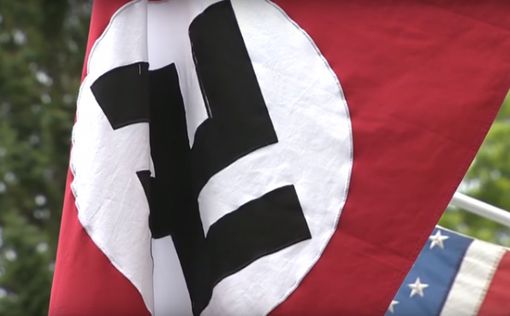 В США повесили флаг со свастикой, вместо американского