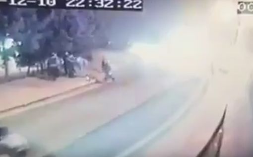 Невероятные кадры: смертник взрывает полицейских в Стамбуле