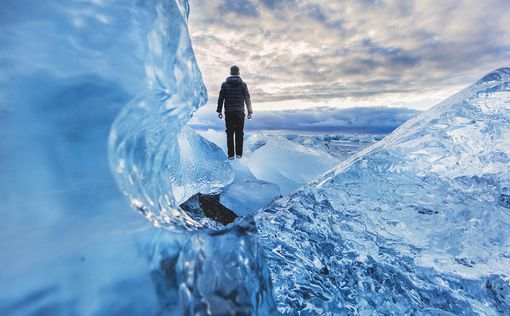 В Исландии поставили мемориал растаявшему леднику