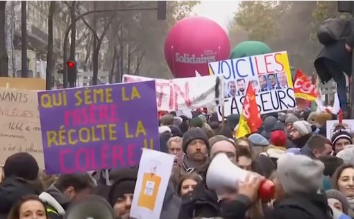 "Макрон, мы идем за тобой!": массовые протесты во Франции
