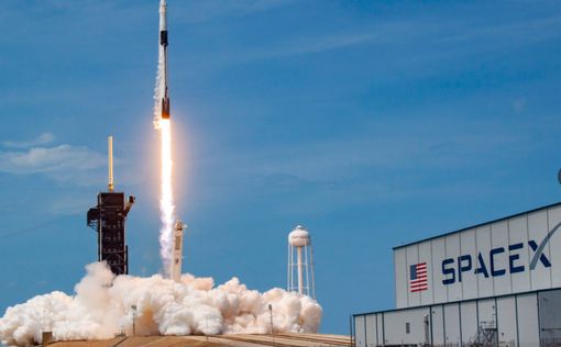 SpaceX впервые отправила людей в Космос