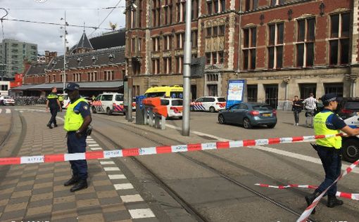 В Амстердаме неизвестный напал с ножом на людей