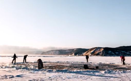 Ледяную карусель на Байкале сняли на видео