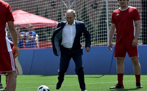 Путин сыграл в футбол с главой ФИФА