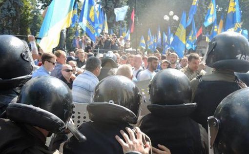 В центре Киева в ходе беспорядков прогремел мощный взрыв